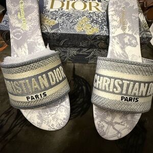 C✨D Elegant Gray and Cream Sandals🩶